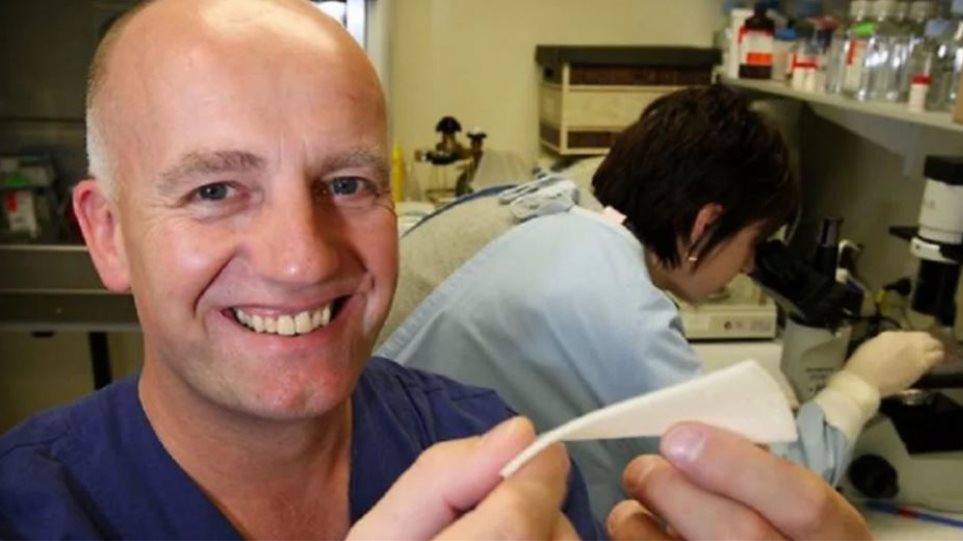 Αυστραλός πλαστικός χειρούργος έρχεται στην Ελλάδα για να βοηθήσει τους εγκαυματίες
