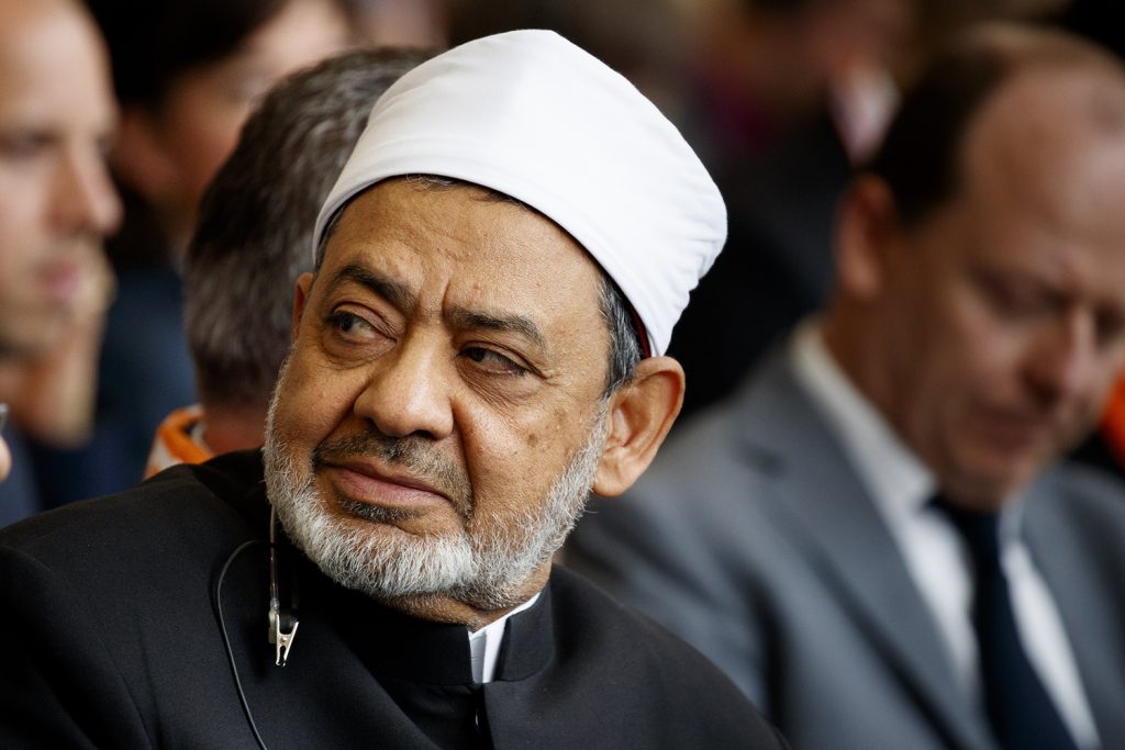 Μεγάλος ιμάμης του Αλ Άζχαρ: Κάλεσε τη διεθνή κοινότητα να ποινικοποιήσει τις «αντιμουσουλμανικές» ενέργειες