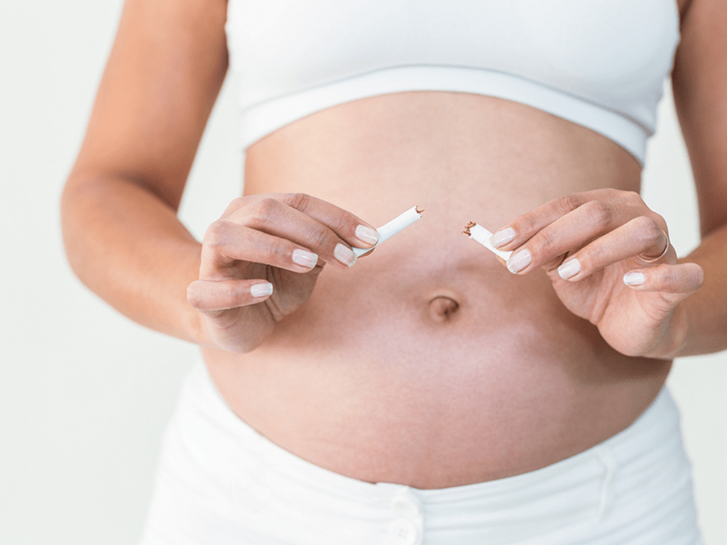 Μελέτη: Το κάπνισμα της μητέρας πριν & μετά τη σύλληψη συνδέεται με καθυστέρηση στην ανάπτυξη του εμβρύου