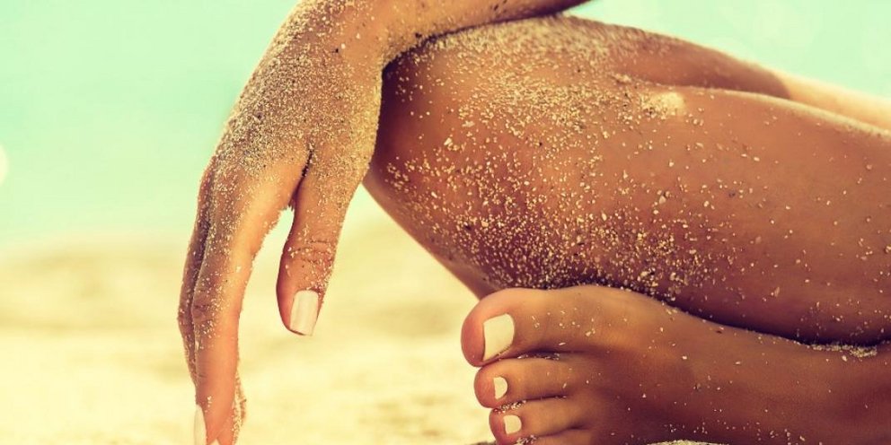 Να τι πρέπει να κάνεις για να προετοιμάσεις το δέρμα σου για αυτο-μαύρισμα