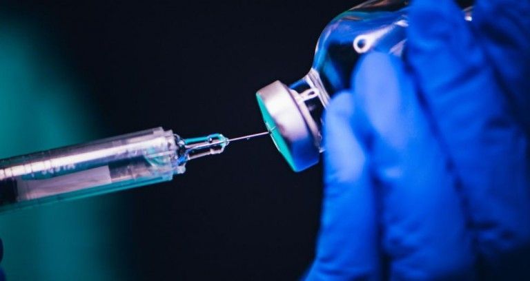 Pfizer – BioNTech: Ανακοίνωσαν τη δοκιμή εμβολίου που αντιμετωπίζει την υποπαραλλαγή της Όμικρον