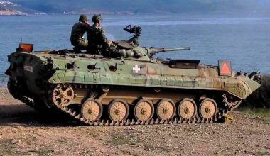 Ξεκίνησε ο αφοπλισμός των νησιών του Αιγαίου: Εκκενώνουν την βάση τους στα Μαστιχοχώρια Χίου τα ΤΟΜΑ BMP-1