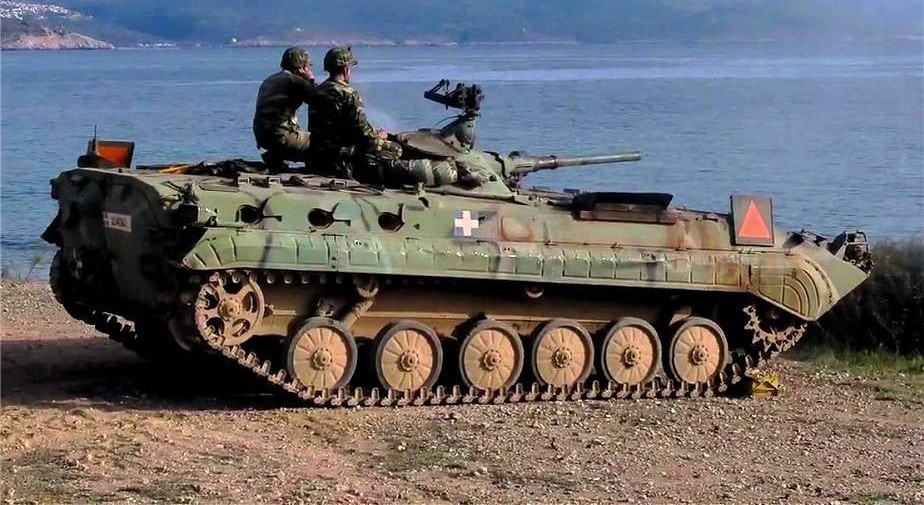 Εγκαταλείπουν την άμυνα του Αιγαίου: Αφοπλίστηκε και η Σάμος από τα ΤΟΜΑ BMP-1 – Τα έστειλαν στην Ουκρανία!