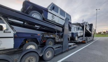 Τέσσερις παλιές Mercedes G-Class της ελληνικής Αστυνομίας μεταφέρθηκαν στην Πολωνία για ανακατασκευή (φωτό)