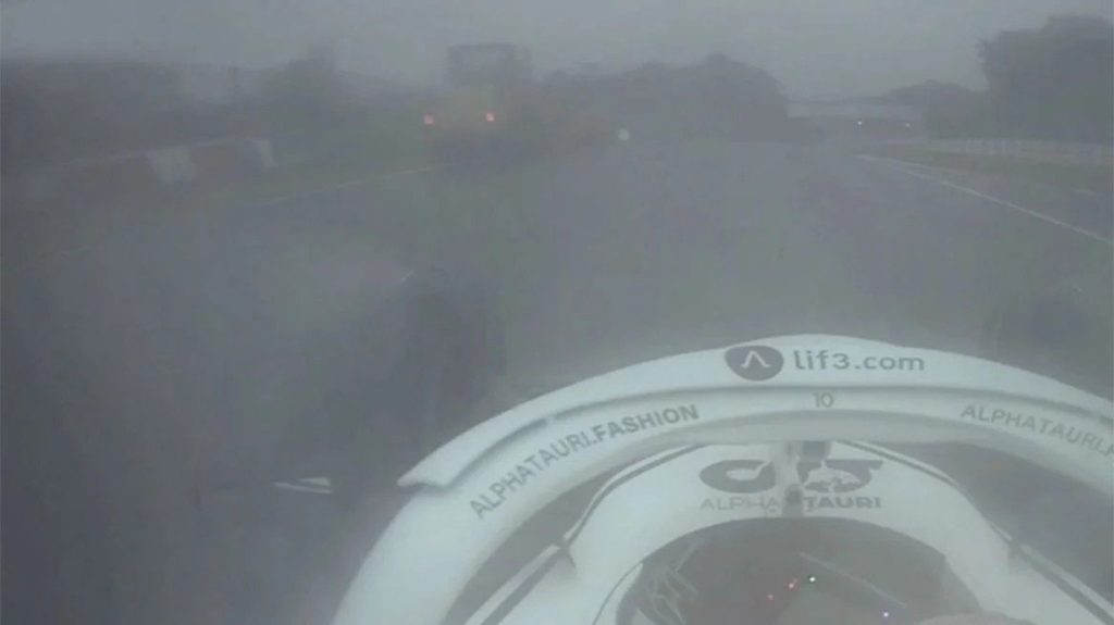 Παραλίγο τραγωδία στη Formula 1: Γερανός στην πίστα την ώρα που περνούσε ο Π.Γκασλί (βίντεο)
