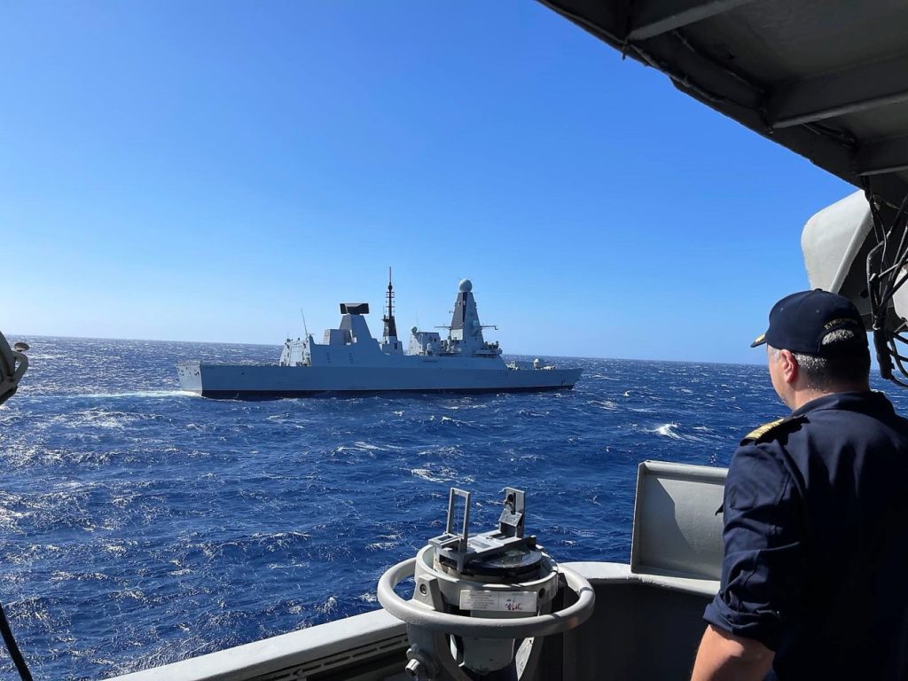 Η φρεγάτα «Έλλη» σε συνεκπαίδευση με αντιτορπιλικό του βασιλικού Πολεμικού Ναυτικού του Ηνωμένου Βασιλείου