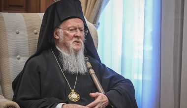 Οικουμενικός Πατριάρχης Βαρθολομαίος: Στη Βρετανία για τα 100 χρόνια της ίδρυσης Ιεράς Αρχιεπισκοπής