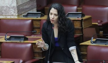 ΜέΡΑ 25: Ανεξαρτητοποιήθηκε η βουλευτής Φωτεινή Μπακαδήμα