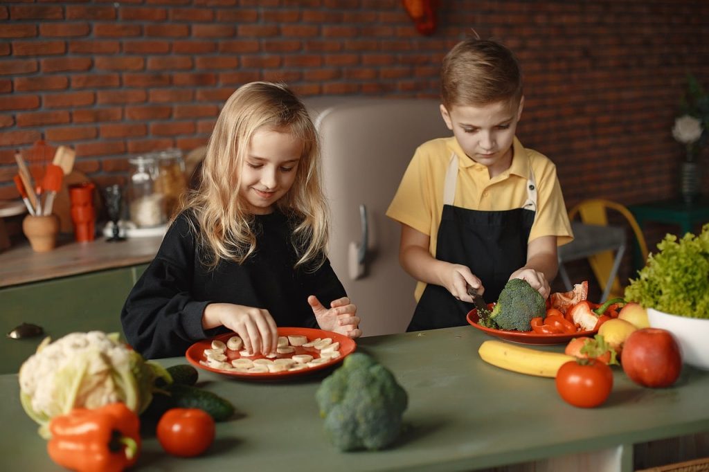 Πόσα φρούτα, λαχανικά και πρωτεΐνη χρειάζονται τα παιδιά; – Οι συμβουλές των ειδικών