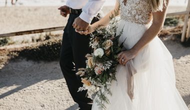 Η ιστορία της γυναίκας που διοργάνωσε το γάμο της με ρούχα και αξεσουάρ από… δεύτερο χέρι