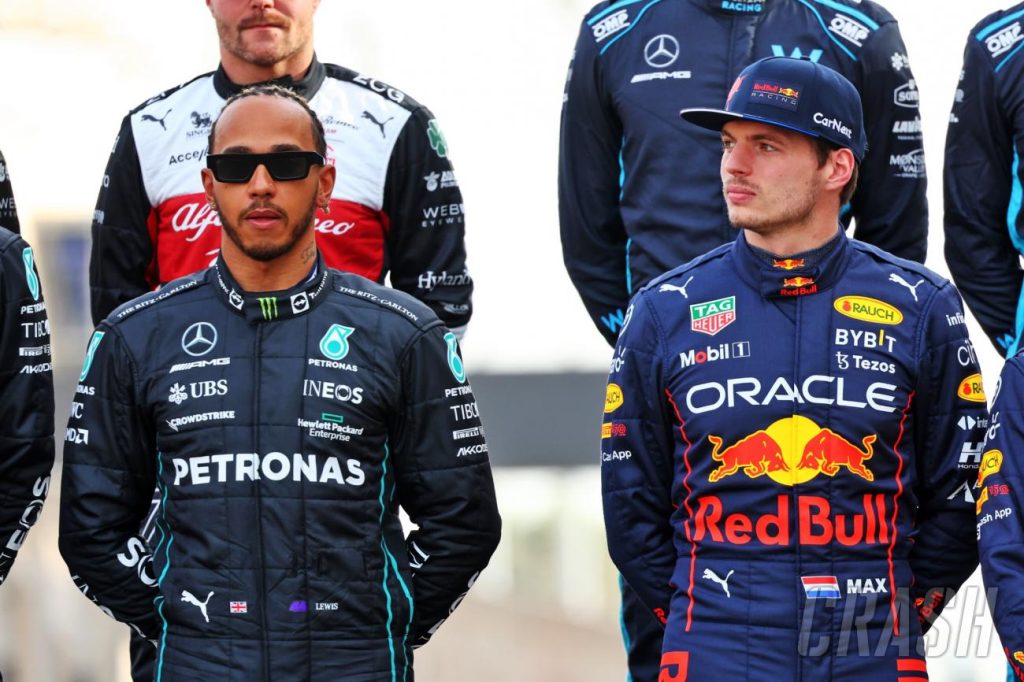 F1: M.Verstappen για τον L.Hamilton: «Το ήξερα ότι θα χτυπήσουμε του κόστισε τη νίκη» (βίντεο)