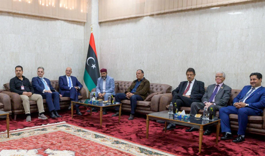 «Γεια σας, αντίο…»: Έτσι σχολίασε το Politico το ταξίδι του Ν.Δένδια στη Λιβύη