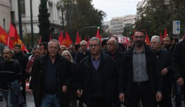 Στην πορεία του ΚΚΕ για την εξέγερση του Πολυτεχνείου ο Δημήτρης Κουτσούμπας (βίντεο)
