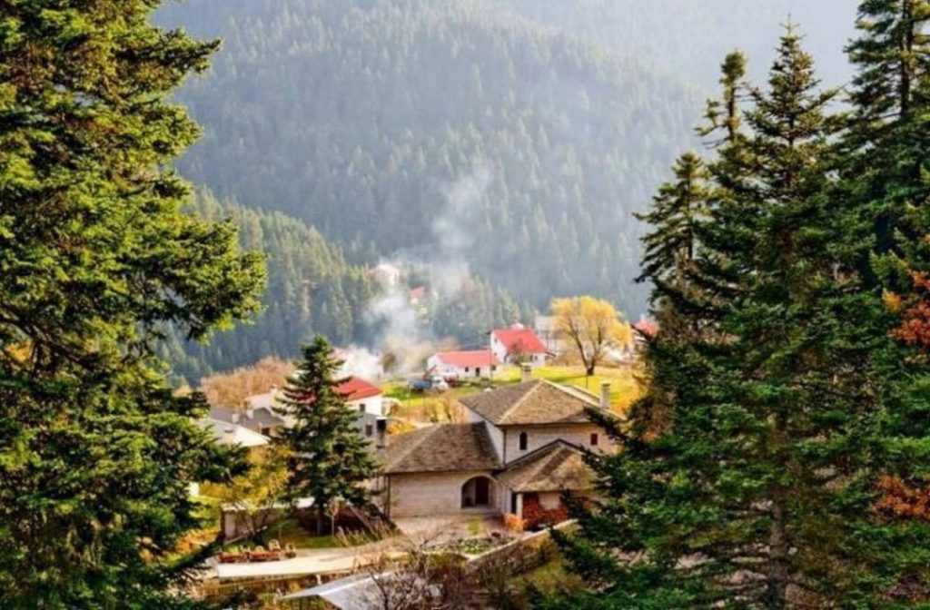 Στερεά Ελλάδα: Γραφικά ορεινά χωριά ανάμεσα σε δάση, αλπικά τοπία και τρεχούμενα νερά