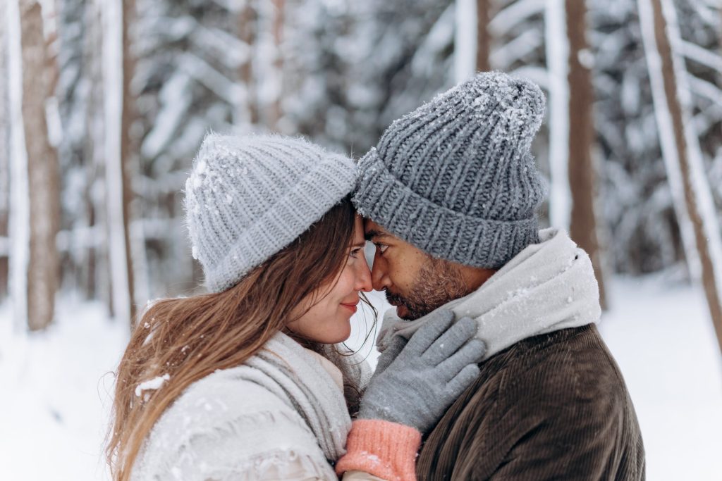 Πώς ο χειμώνας μπορεί να επηρεάσει τη σεξουαλική σου ζωή; – Οι ειδικοί εξηγούν