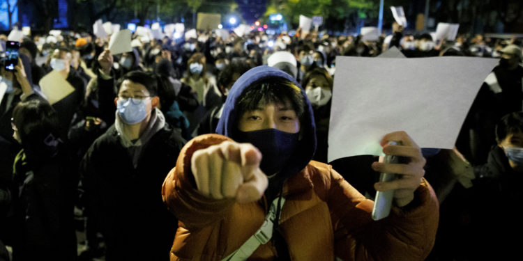 Κίνα: Το BBC καταγγέλλει τη σύλληψη δημοσιογράφου του στις διαδηλώσεις για τα lockdown