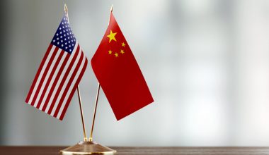 Πρεσβεία των ΗΠΑ στην Κίνα προς Αμερικανούς: «Να διατηρείτε 14 ημερών προμήθειες φαρμάκων, εμφιαλωμένου νερού και τροφής»