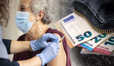 Η κυβέρνηση εκδικείται τους ηλικιωμένους που δεν εμβολιάστηκαν! – Δεν τους επιστρέφει τα πρόστιμα!