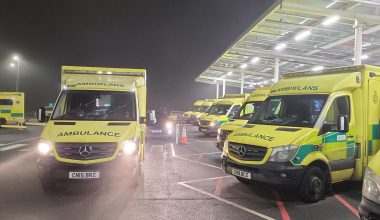 «Παραλύει» το σύστημα υγείας της Βρετανίας – Πάνω από 10.000 εργαζόμενοι στα ασθενοφόρα «κατεβαίνουν» σε απεργία