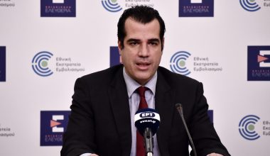 Θ.Πλεύρης για Σ.Κασσελάκη: «Πρώτη φορά βλέπουμε πρόεδρο – χειροκροτητή»