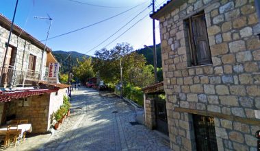 Ζαρούχλα Αχαΐας: Το γραφικό χωριό με τα πλακόστρωτα καλντερίμια & τα πυργόσπιτα που απέχει 2,5 ώρες από την Αθήνα