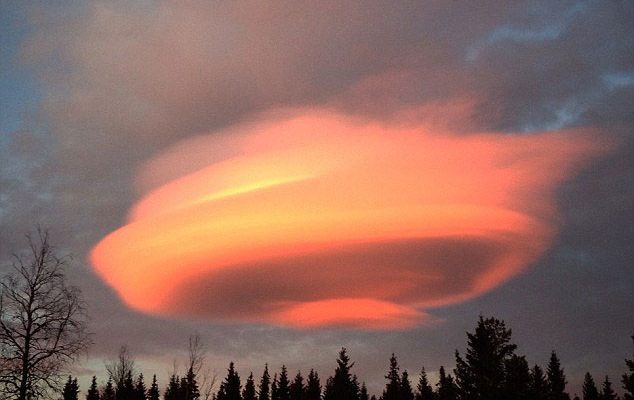 Εντυπωσιακό: Παράξενο σύννεφο μοιάζει με… διαστημόπλοιο! (φωτο)