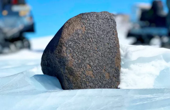 Ανταρκτική: Ανακαλύφθηκε μετεωρίτης που αποτελείται από το αρχαιότερο υλικό του ηλιακού συστήματος (βίντεο)