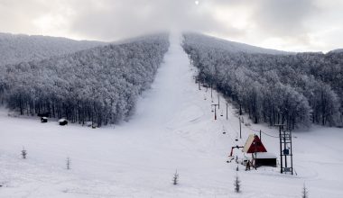 Ακόμη ένας ξαφνικός θάνατος: «Έσβησε» 48χρονος την ώρα που έκανε σκι με τα παιδιά του στο χιονοδρομικό κέντρο Βίγλας
