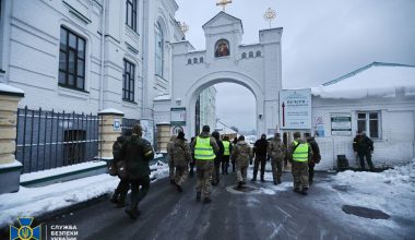 Εκρηκτική η κατάσταση  στη  «Λαύρα των Σπηλαίων»: Συμπλοκές μεταξύ ορθόδοξων μοναχών και ουκρανικών δυνάμεων ασφαλείας