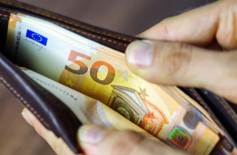 Κατώτατος μισθός: Αυξάνεται στα 780 ευρώ από σήμερα – Οι αλλαγές σε 19 επιδόματα