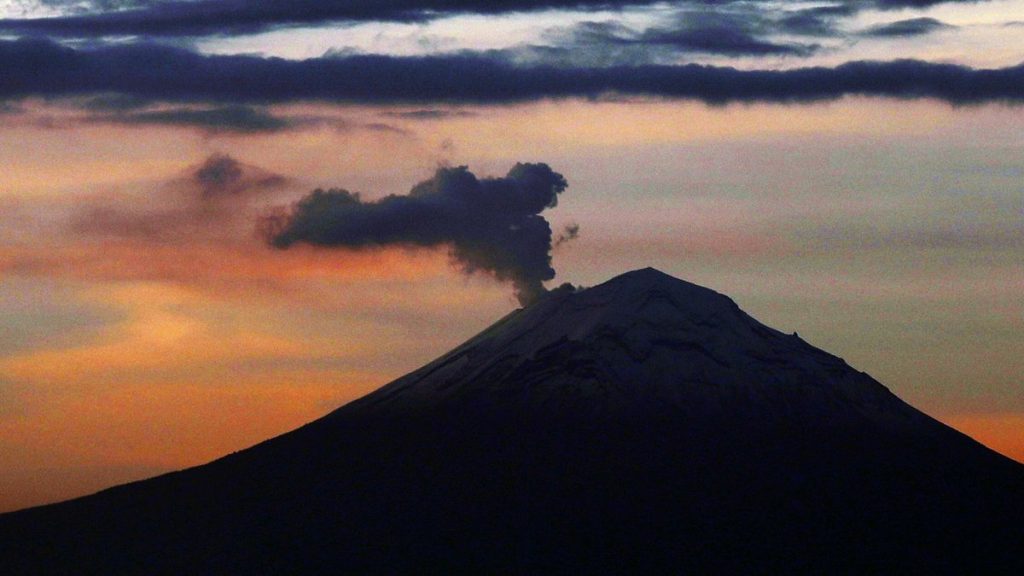 Μεξικό: Το αεροδρόμιο «Μπενίτο Χουάρες» διέκοψε τη λειτουργία του λόγω της ηφαιστειακής τέφρας