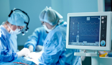 Έρευνα της ΕΛ.ΑΣ. για 15 μυστηριώδεις θανάτους παιδιών –  Στο «μικροσκόπιο» Έλληνας καρδιοχειρουργός
