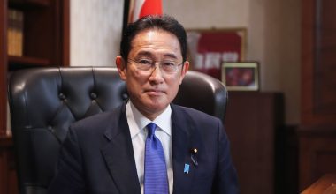 Συνάντηση με τον Κιμ Γιονγκ Ουν επιθυμεί ο Ιάπωνας πρωθυπουργός