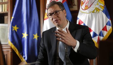 Σερβία: Ο Αλεξάνταρ Βούτσιτς παραιτήθηκε από την ηγεσία του κυβερνώντος Προοδευτικού Κόμματος (upd)