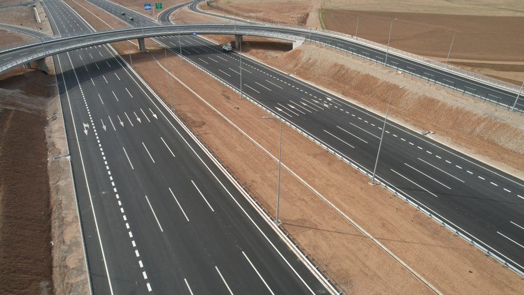 Το Ιράκ ξεκινά την κατασκευή αυτοκινητοδρόμου και σιδηροδρομικής γραμμής από τον Κόλπο στην Τουρκία