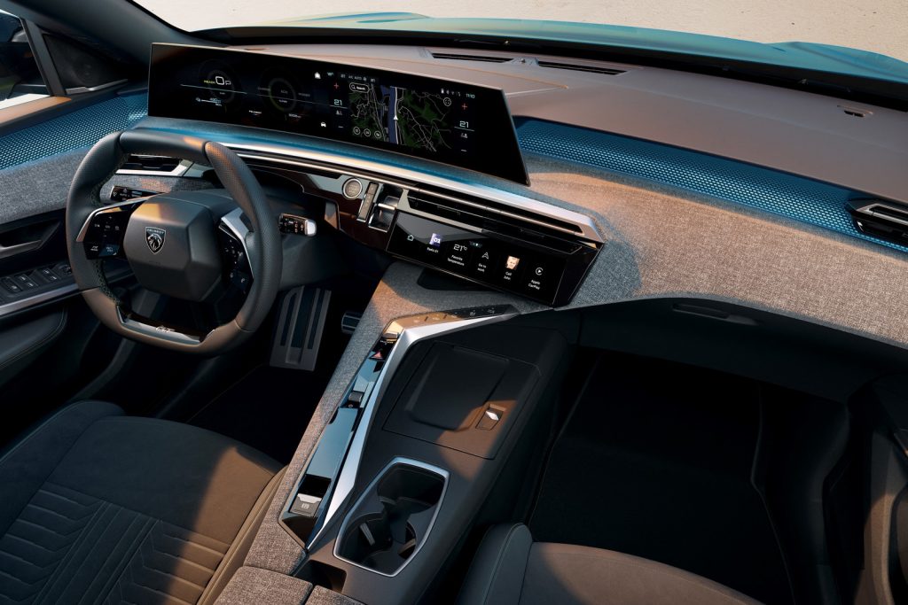 Αυτό είναι το νέο και εντυπωσιακό panoramic i-Cockpit της Peugeot