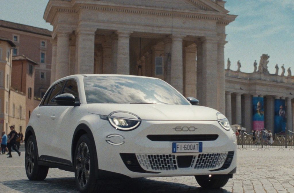 Πρώτη επίσημη εμφάνιση του νέου FIAT 600 (βίντεο)
