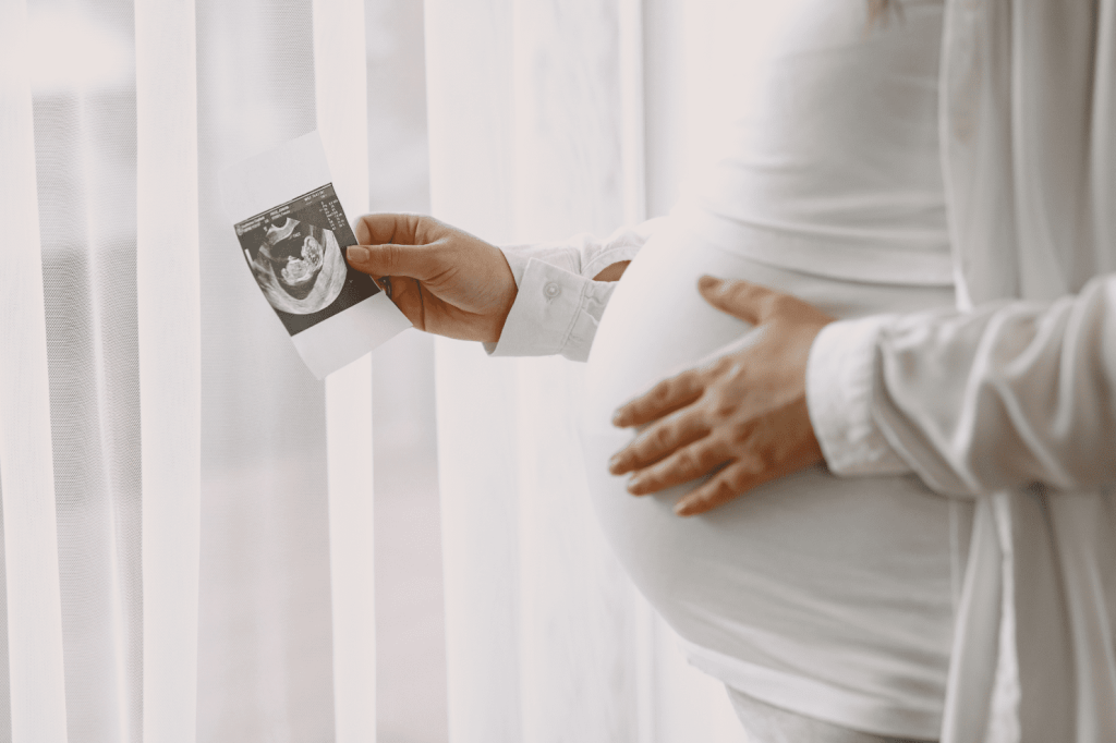 Νέα έρευνα: Μία στις πέντε γυναίκες μένει έγκυος με φυσικό τρόπο έπειτα από εξωσωματική