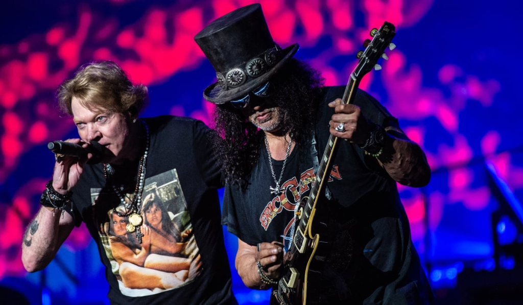 Αποθεώθηκαν οι Guns N’ Roses στο Ολυμπιακό Στάδιο – Αψήφισαν τον καύσωνα και έπαιξαν τρεις ολόκληρες ώρες (φώτο)