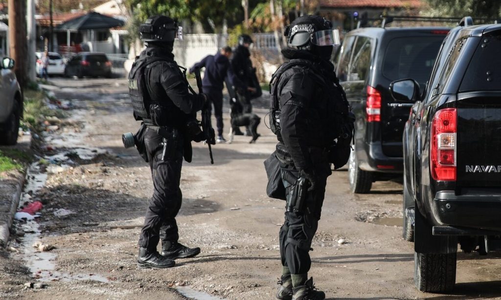 Αστυνομικοί καταγγέλλουν: «Άνδρες της ΟΠΚΕ παρατάχθηκαν και ελέγχθηκαν για… το ξύρισμα»