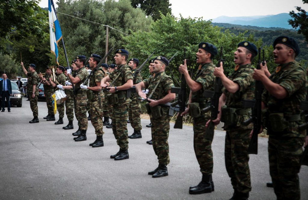 Το ΥΠΑΜ θα δώσει 5.600 ευρώ ανά tablet για να «επιμορφώσει» τους στρατιώτες; – Τι αναφέρει η εγκύκλιος και η απάντηση