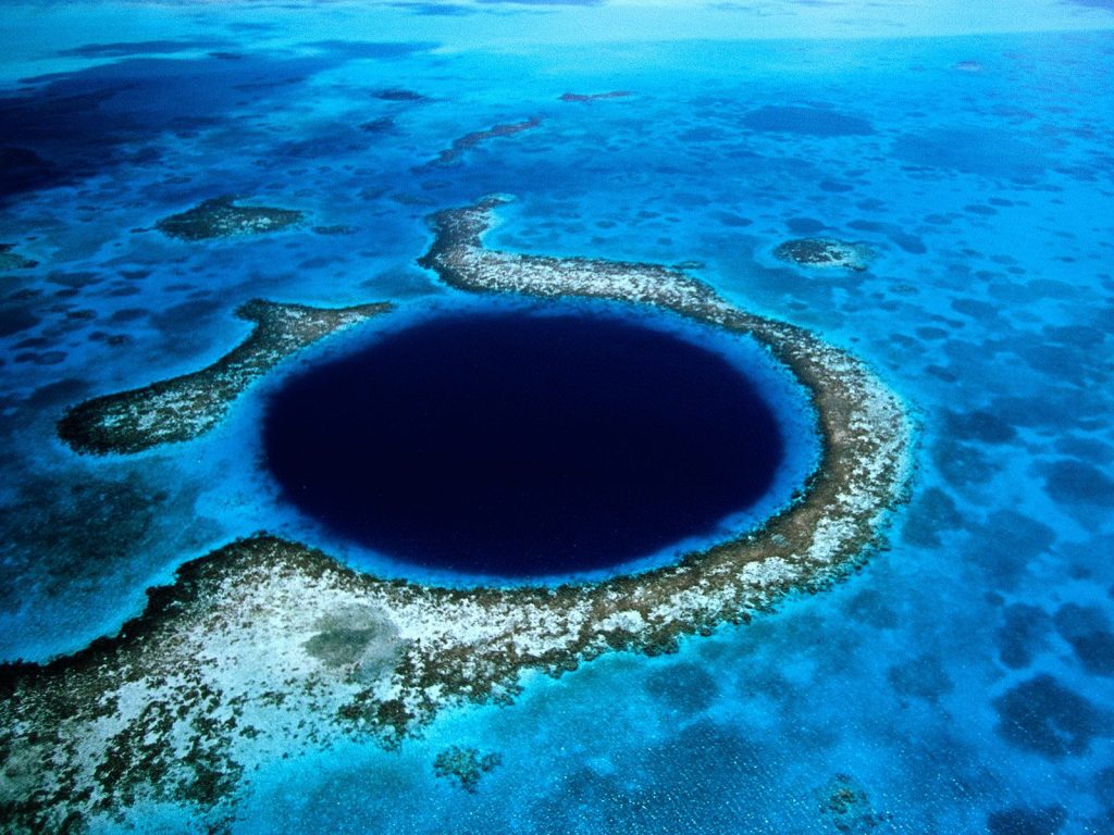 «Μεγάλη Μπλε Τρύπα»: Ο πιο φημισμένος υποβρύχιος προορισμός στον κόσμο (βίντεο)