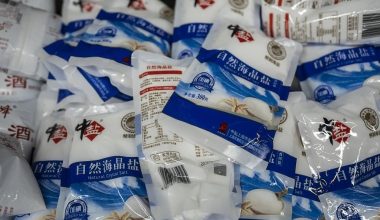 Πανικός στην Κίνα: Αγοράζουν μαζικά αλάτι γιατί η Ιαπωνία ξεκίνησε να ρίχνει ραδιενεργό νερό από τον πυρηνικό σταθμό Φουκουσίμα