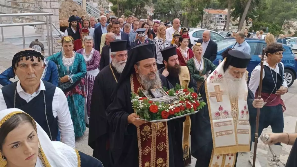 Ναύπλιο: Ο Μητροπολίτης Αργολίδος υποδέχθηκε τα Ιερά Λείψανα των Αγίων Ραφαήλ, Νικολάου και Ειρήνης