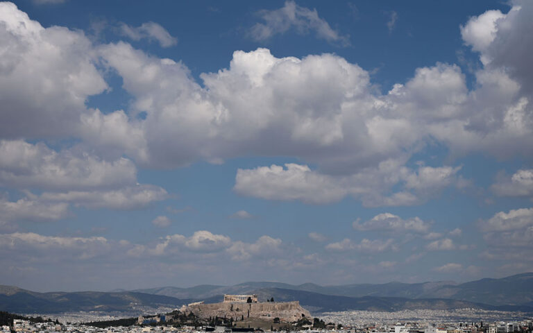Καιρός: Toυς 30 βαθμούς Κελσίου θα φτάσει η θερμοκρασία σήμερα – Πού θα βρέχει