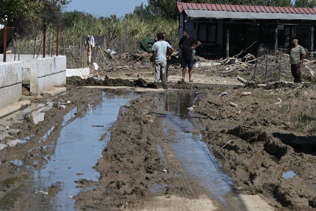 Καρδίτσα: Τα χωριά που παραμένουν «βυθισμένα» στις λάσπες και το νερό