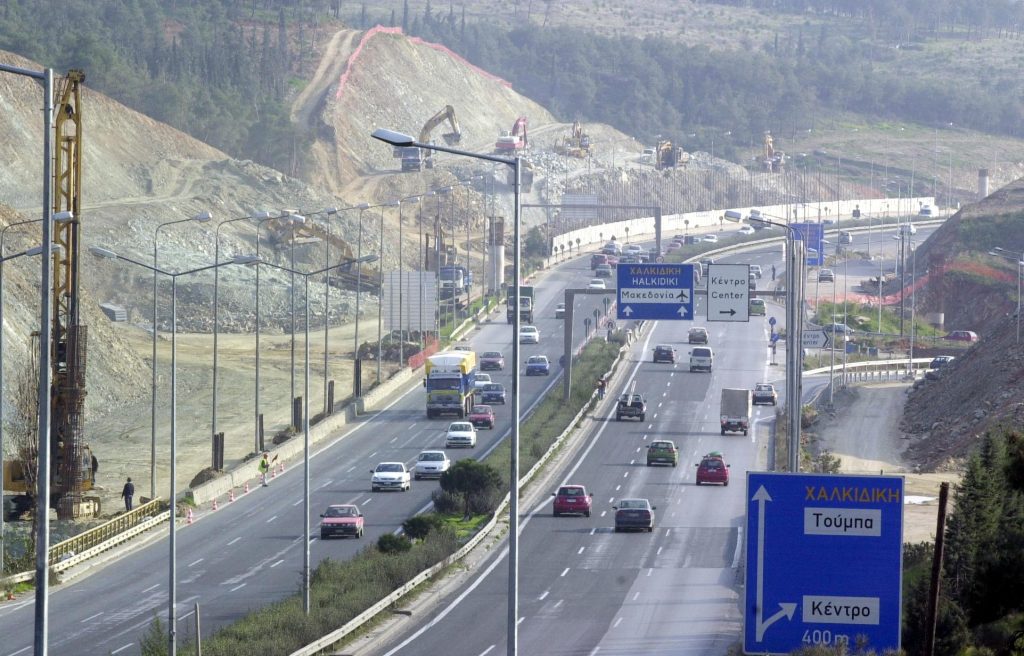 Καραμπόλα τριών αυτοκινήτων στην Περιφερειακή Οδό της Θεσσαλονίκης – Αυξημένη η κίνηση στο σημείο