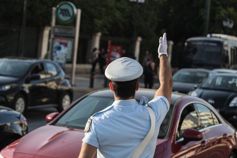 Κυκλοφοριακές ρυθμίσεις σήμερα στο κέντρο της Αθήνας λόγω της γιορτής του Αγίου Διονυσίου
