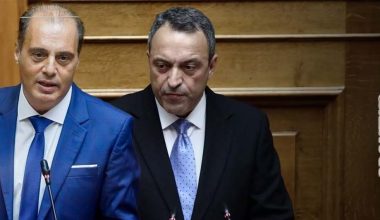 Άγρια κόντρα μεταξύ «Σπαρτιατών» και «Ελληνικής Λύσης» στην Βουλή υπονομεύει την δεξιά αντιπολίτευση