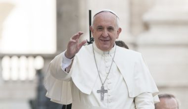 Πάπας Φραγκίσκος: «Με τον πόλεμο δεν λύνεται ποτέ τίποτα – Η ανθρώπινη σοφία μπορεί να βάλει τέλος»